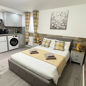 Gatwick Apartment Horley